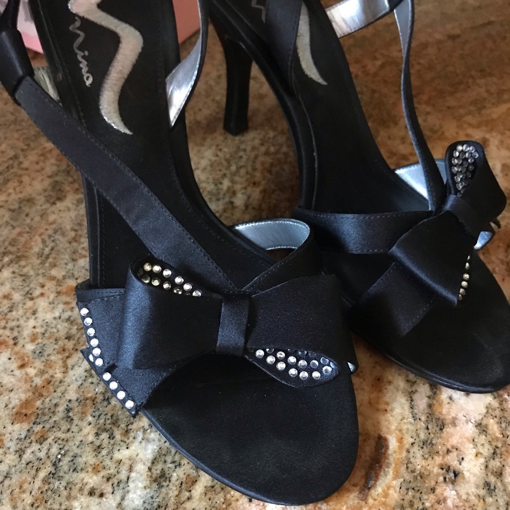 Nina Blinged Bow Tie Sandal πΊ - Picture 2 of 8